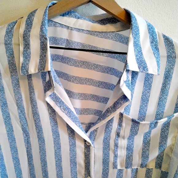 Women's Striped Blouse nwot - Picture 3 of 4